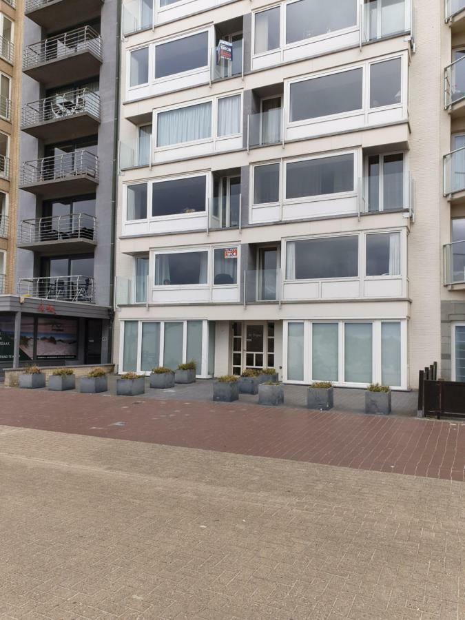 Oostduinkerke - Appartement Met Zeezicht En 2 Parkeerplaatsen Zewnętrze zdjęcie