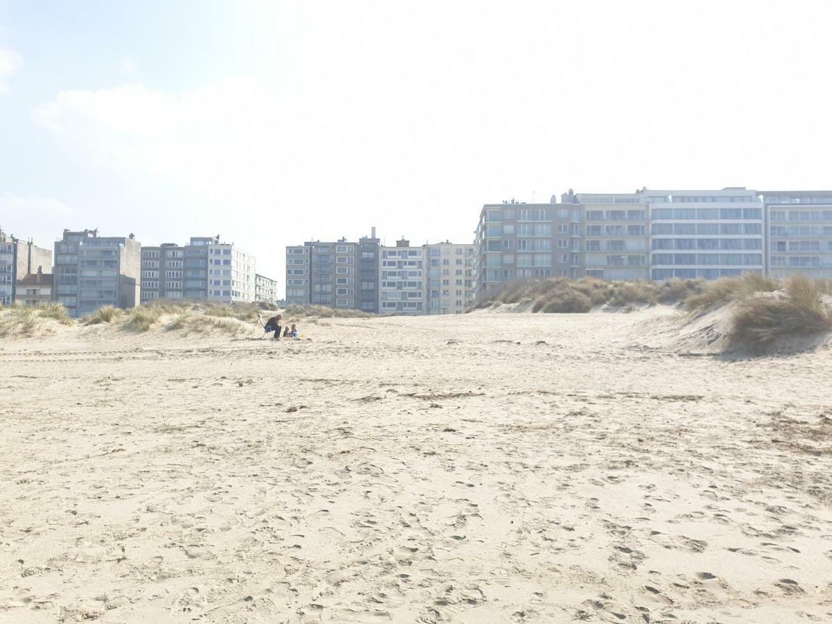 Oostduinkerke - Appartement Met Zeezicht En 2 Parkeerplaatsen Zewnętrze zdjęcie